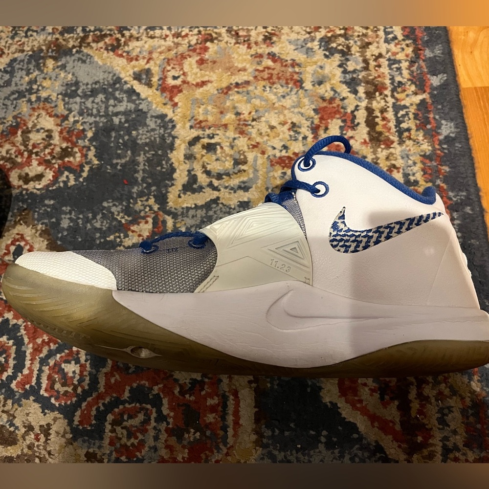 🔥Nike Kyrie Flytrap III White Varsity Blue Size 11 BQ3060-100 - Picture 11 of 16